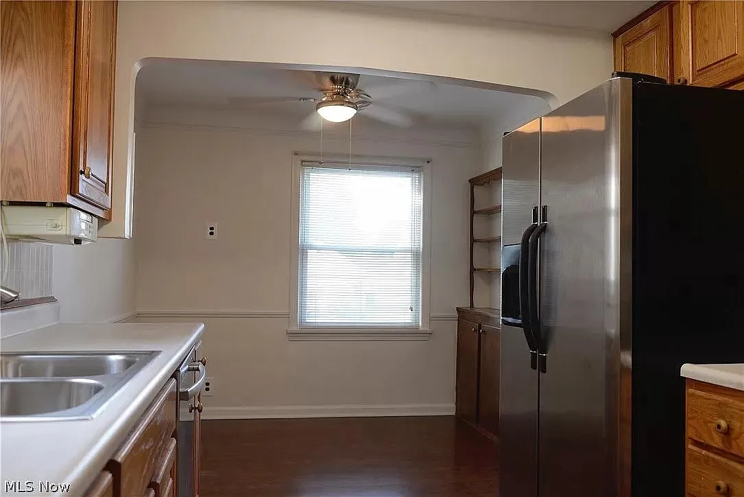 3 bed, 2120 sqft, $1,600 — Photo 4