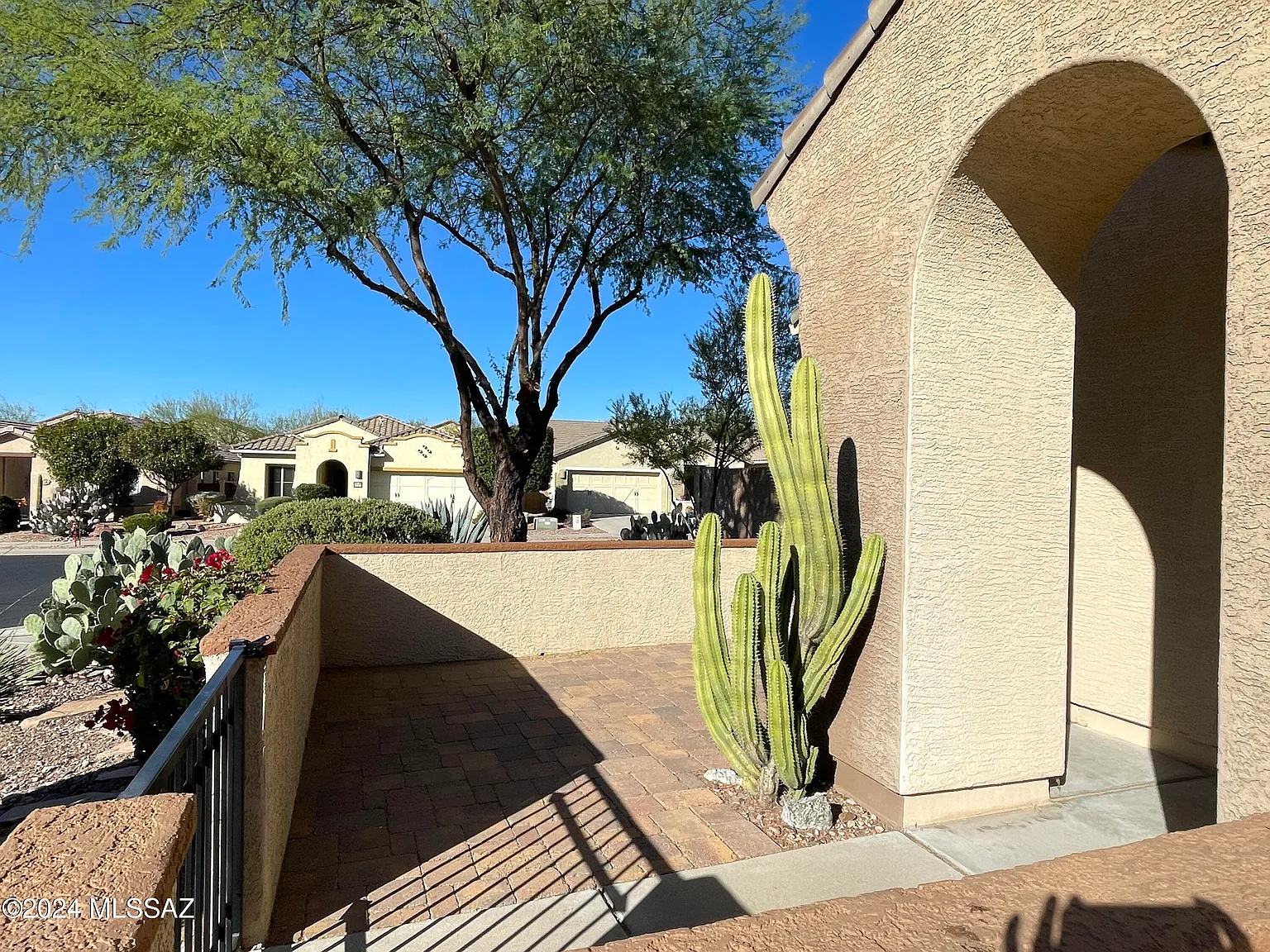 3 bed, 2.0 bath, 2100 sqft, $2,395 — Photo 2