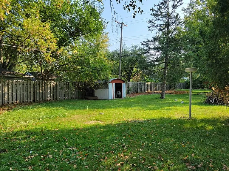 3225 Crooks Rd — Photo 26