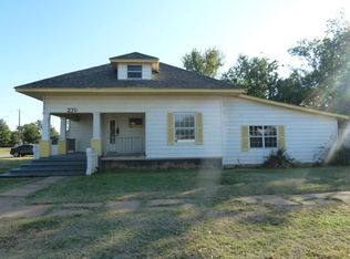 230 E Ohio St, Walters, OK 73572