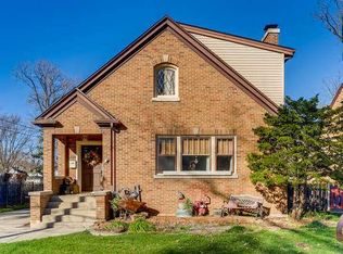 868 Van St, Elgin, IL 60123