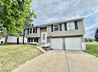 962 Brookpoint Dr, Medina, OH