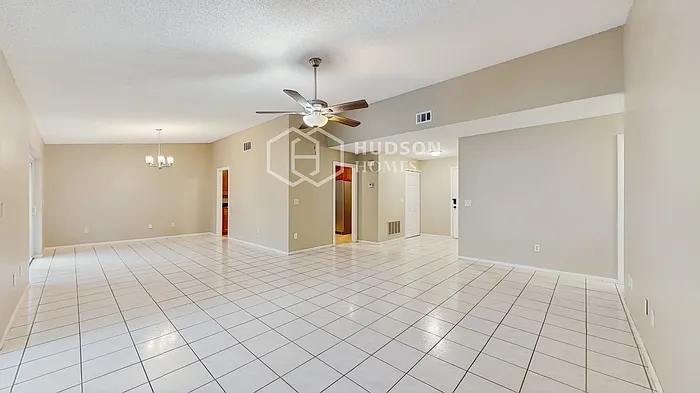 7719 Clubhouse Estates Dr — Photo 6