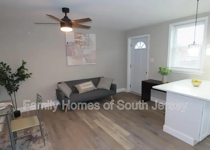3 bed, 2.0 bath, 1225 sqft, $1,900 — Photo 4