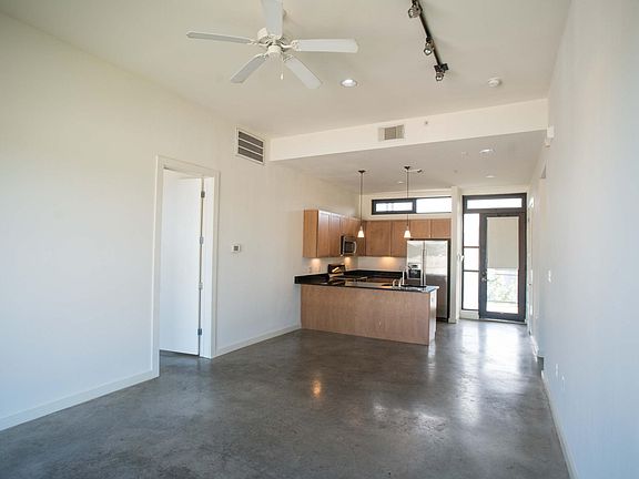 3rd image of 2525 S Lamar Blvd APT 305