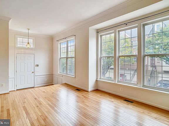 3rd image of 4632A Latrobe Pl
