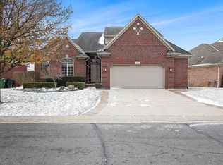 6826 Twickenham, Utica, MI