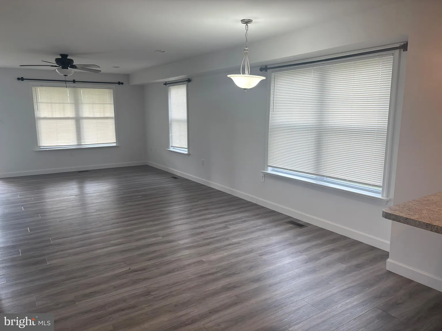 3 bed, 1.5 bath, 2492 sqft, $1,700 — Photo 3