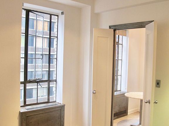 3rd image of 333 W 56th St APT 10C