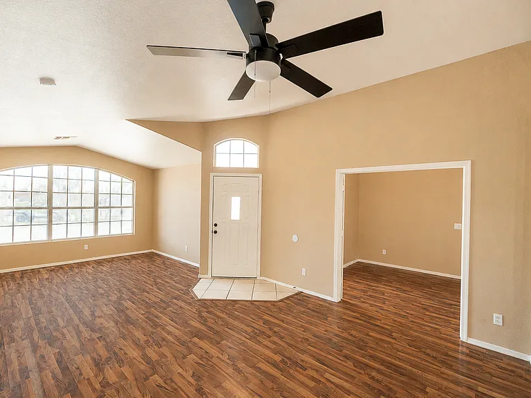 7408 E Knowles Ave — Photo 3