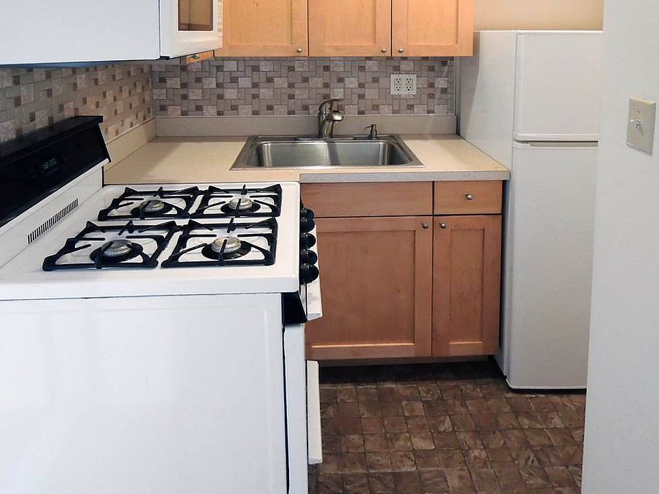 2nd image of 192 Orchard St APT 6B