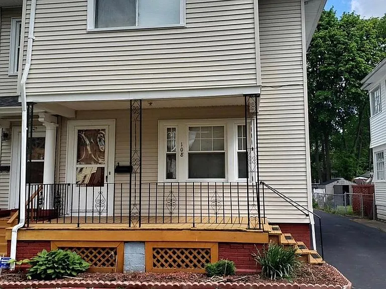110UP Elmdorf Ave #UPPER — Photo 1