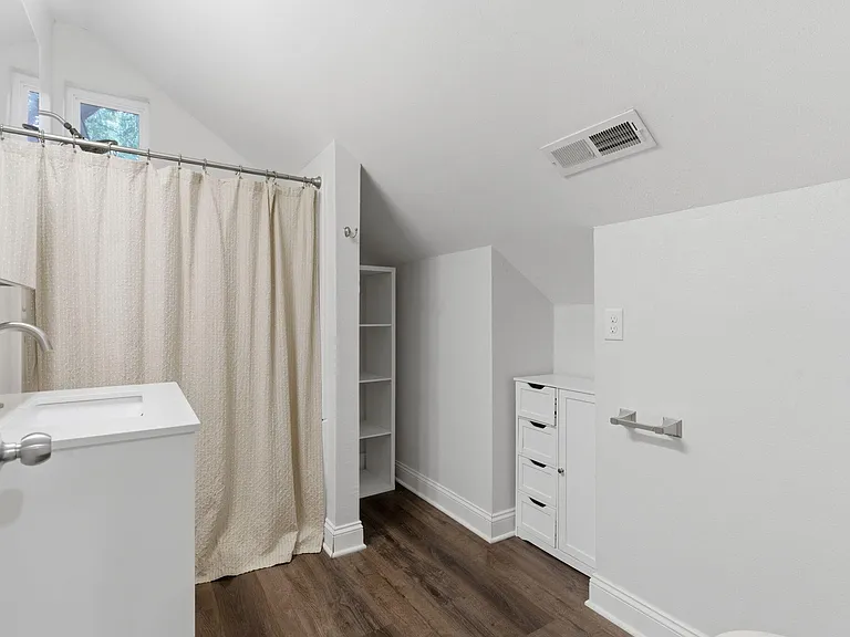 837 S Kentwood Ave — Photo 30