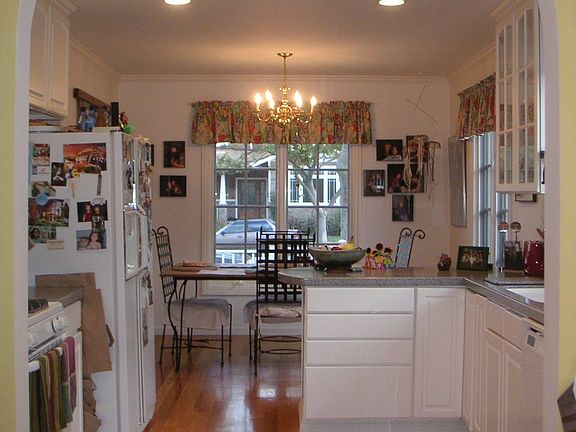5th image of 1560 College Ave