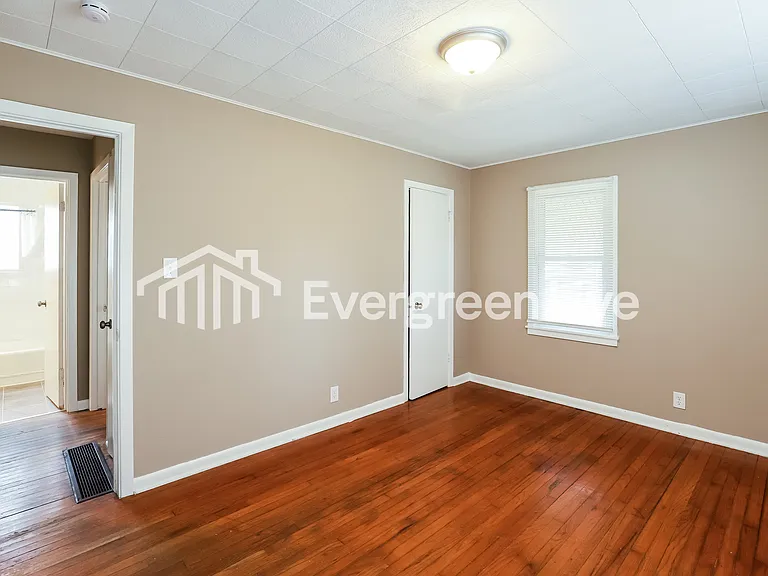 1329 Cheyenne St — Photo 12