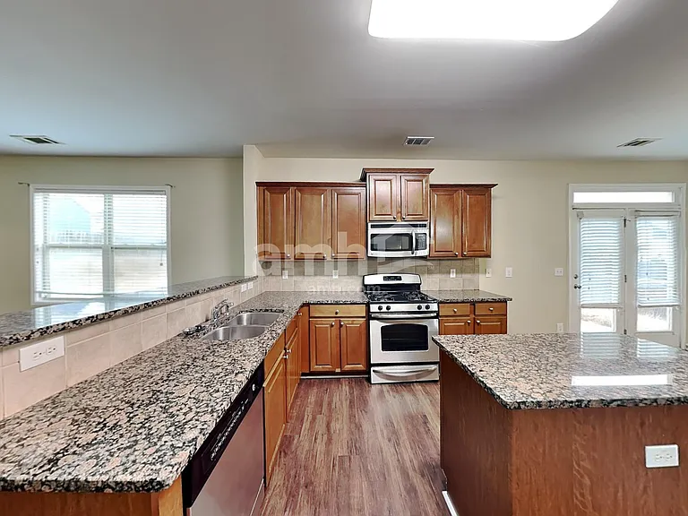 850 Stonehaven Rd SW — Photo 4