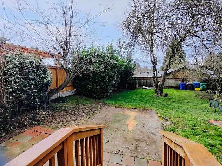 8117 N Olympia St — Photo 15