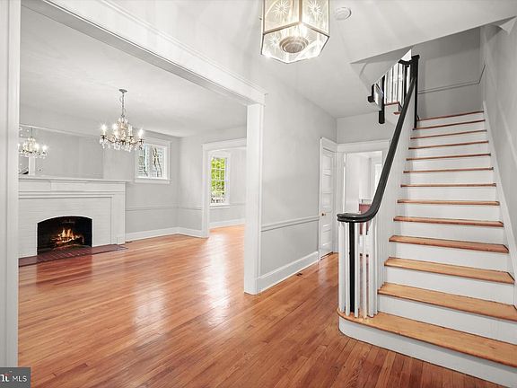 5th image of 3107 34th St NW
