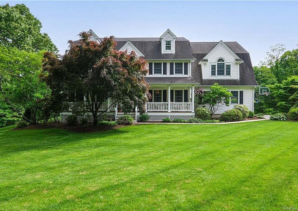 1st image of 6 Groton Pl