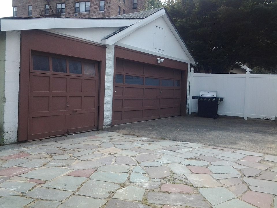 2nd image of 142 Crescent Pl