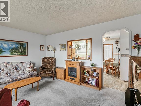 3rd image of 2072 Harvey St
