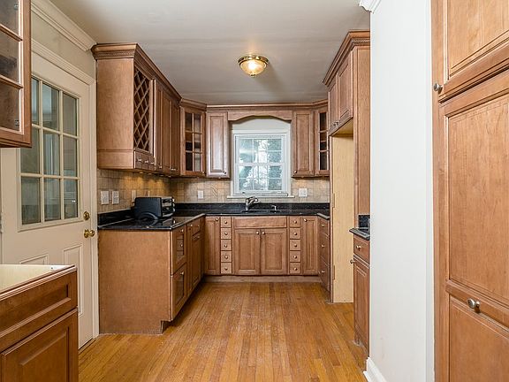2nd image of 1026 S Main St