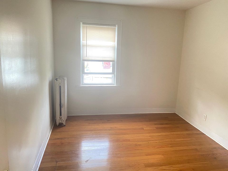 2nd image of 11326 207th St