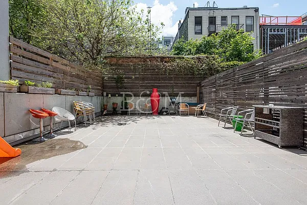 Sold by Brick&Mortar | media 19