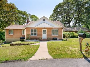 40 Garden Rd, Rocky Point, NY 11778