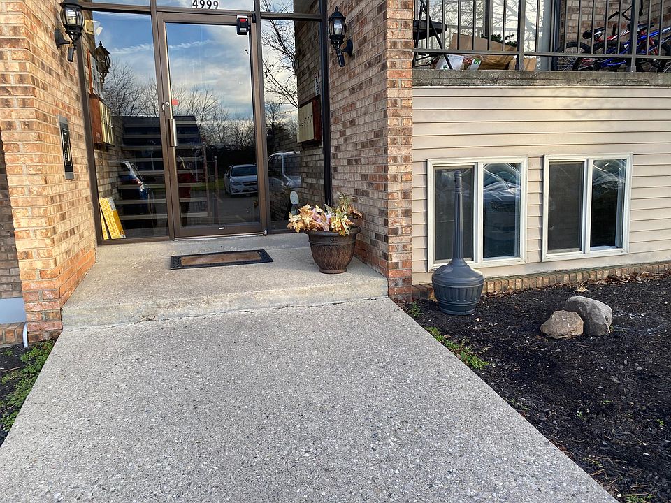 1st image of 4999 Mercedes Dr APT 4
