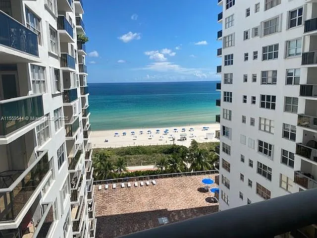 Building Photo - 6039 Collins Ave #1110