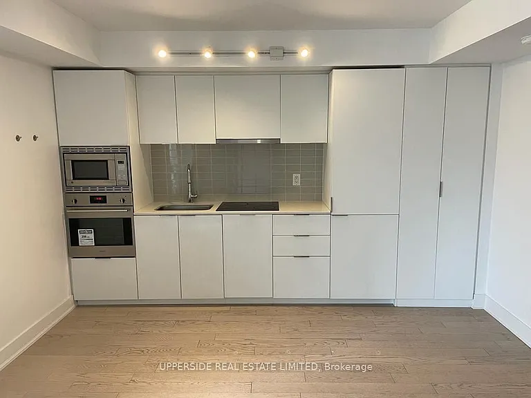 955 Bay St #207 — Photo 4