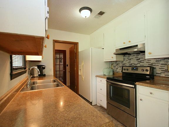 3rd image of 404 Brailsford Blvd