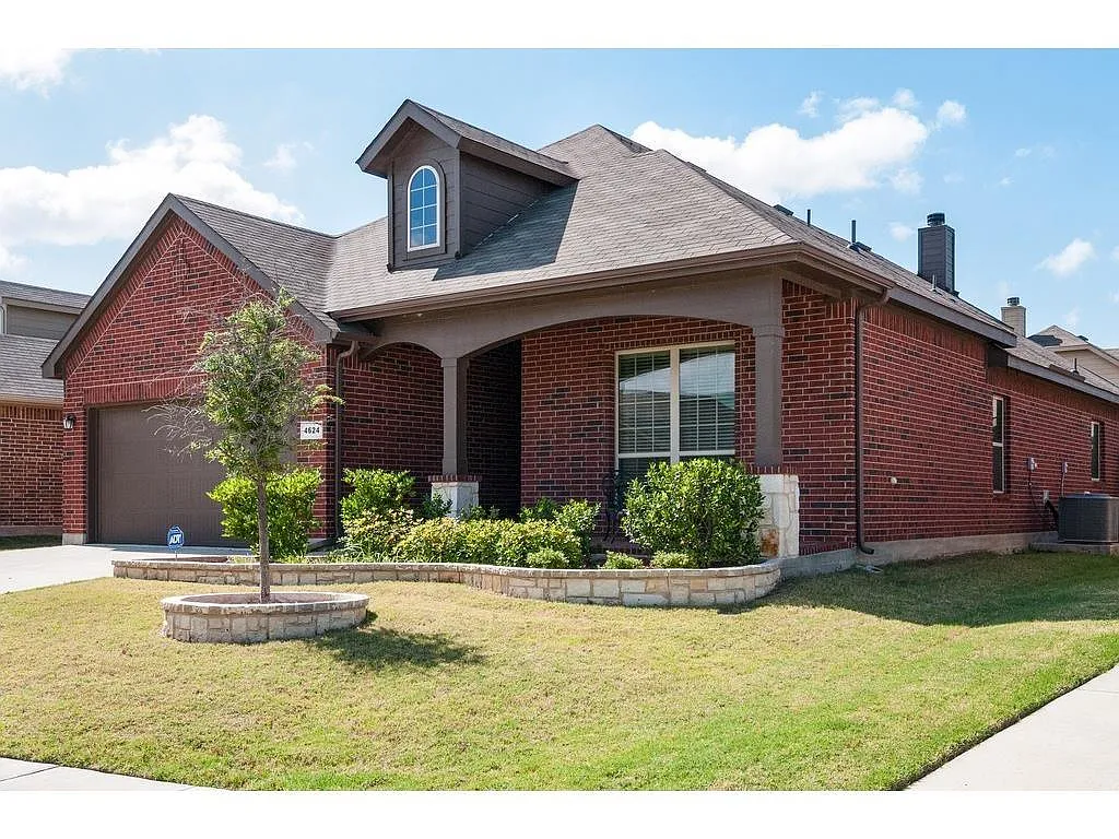 Building Photo - 4624 Lazy Oaks St