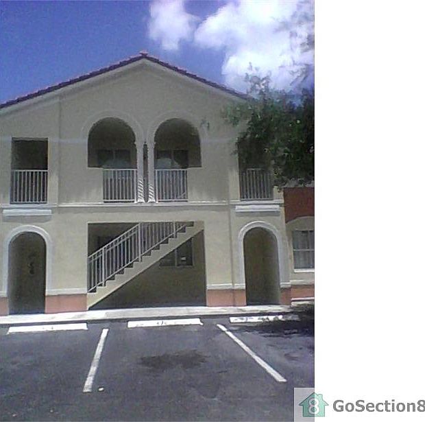 2nd image of 2811 SE 17th Ave Unit 100
