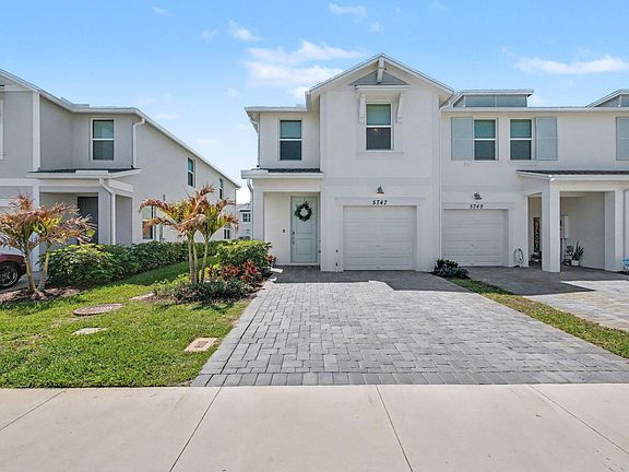 4th image of 5747 SE Edgewater Circle