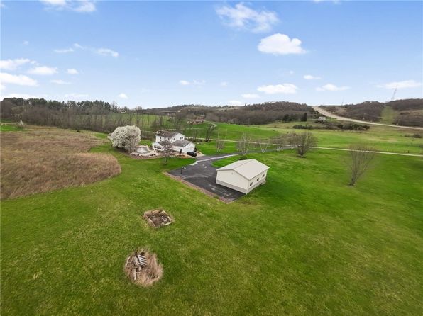 19 Misty Meadows Ln, Uniontown, PA 15401