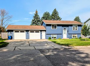 404 Kim Ln, Owatonna, MN 55060
