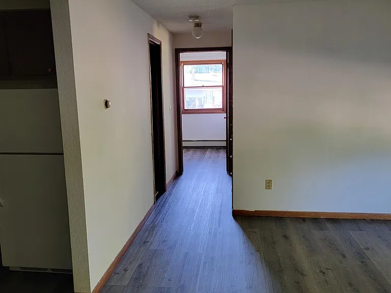 381 Brooks St S #1 — Photo 4