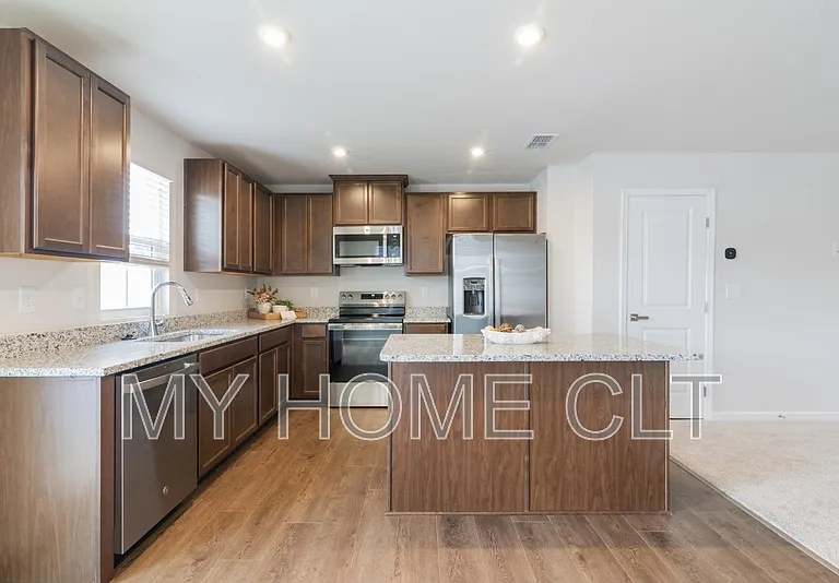 6067 Bridle Creek Dr #1 — Photo 8