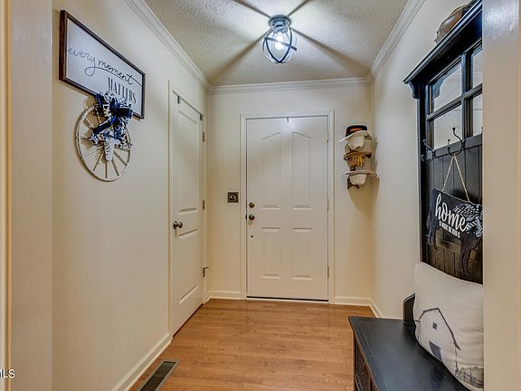 3rd image of 163 Tall Oak St