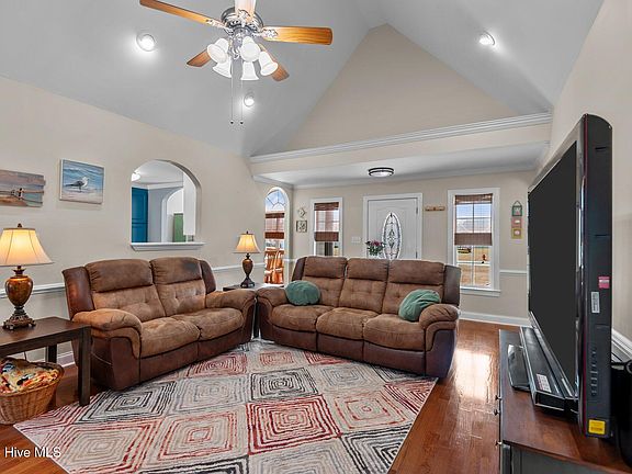 4th image of 515 Heron Drive