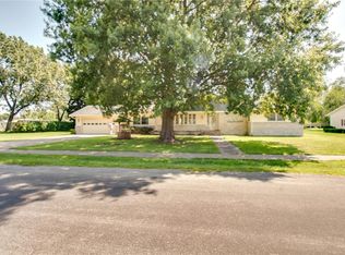 525 Harrington St, Carlinville, IL 62626
