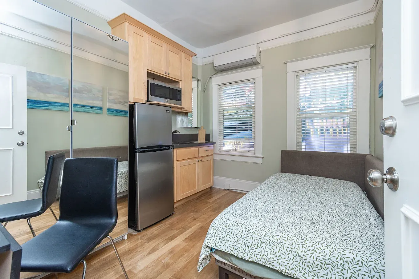 Studio, 100 sqft, $1,195 — Photo 2