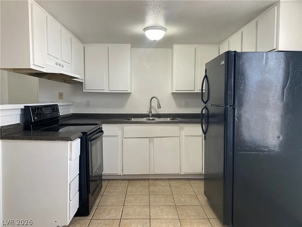 3 bed, 2.0 bath, 3604 sqft, $1,325 — Photo 3