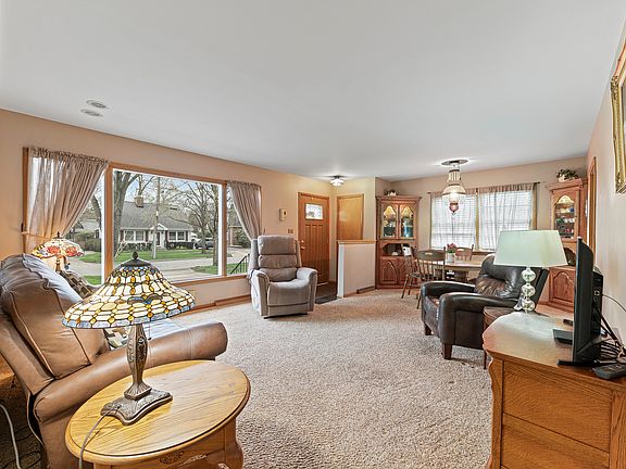 4th image of 1129 Osterman Ave