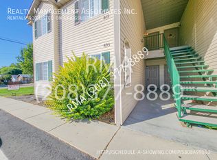 805 N White Barn Rd, Kuna, ID 83634