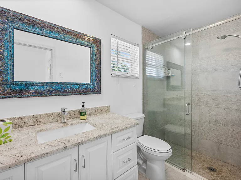 1051 NW 9th St — Photo 22