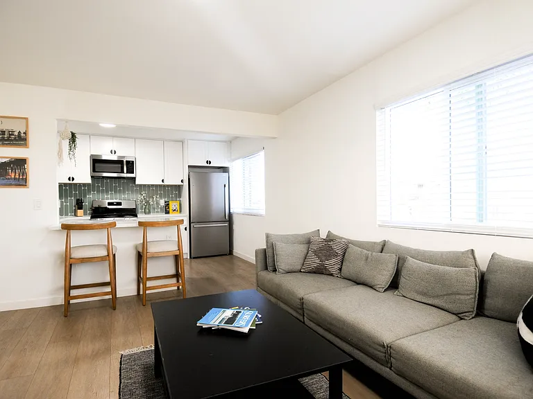1426 Dubuque St #2 — Photo 3