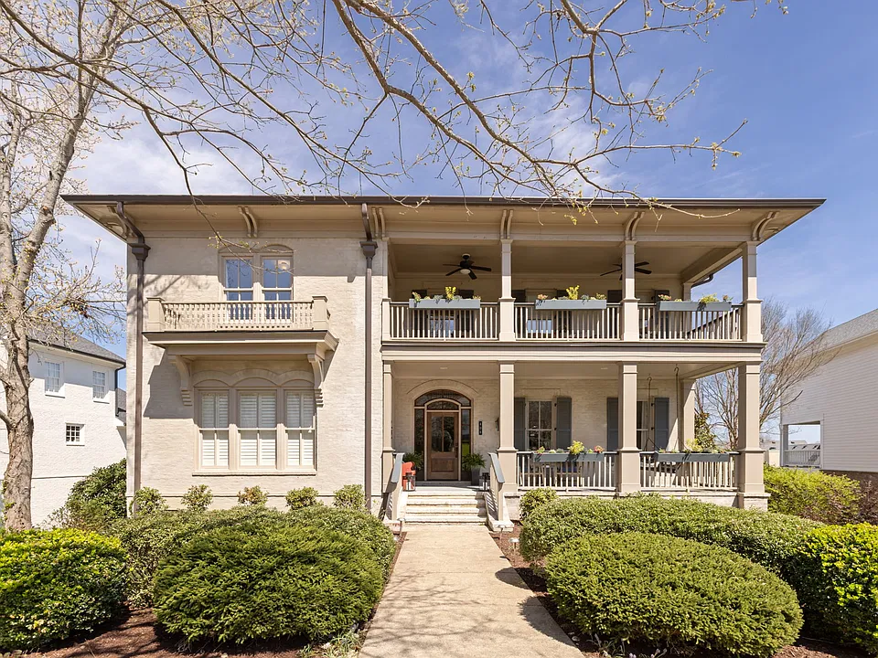 406 Wild Elm St